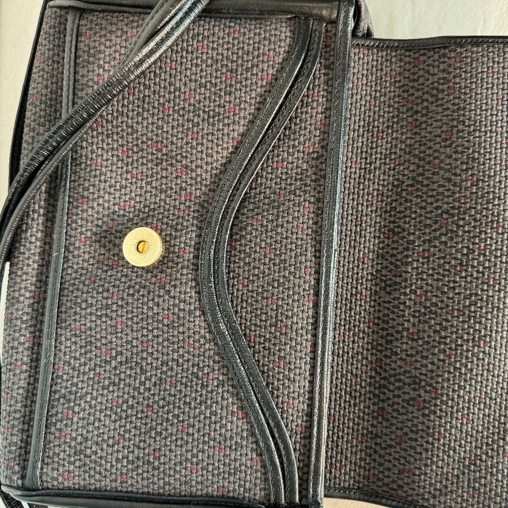 YSL Vintage Crossbody - Picture 8 of 16